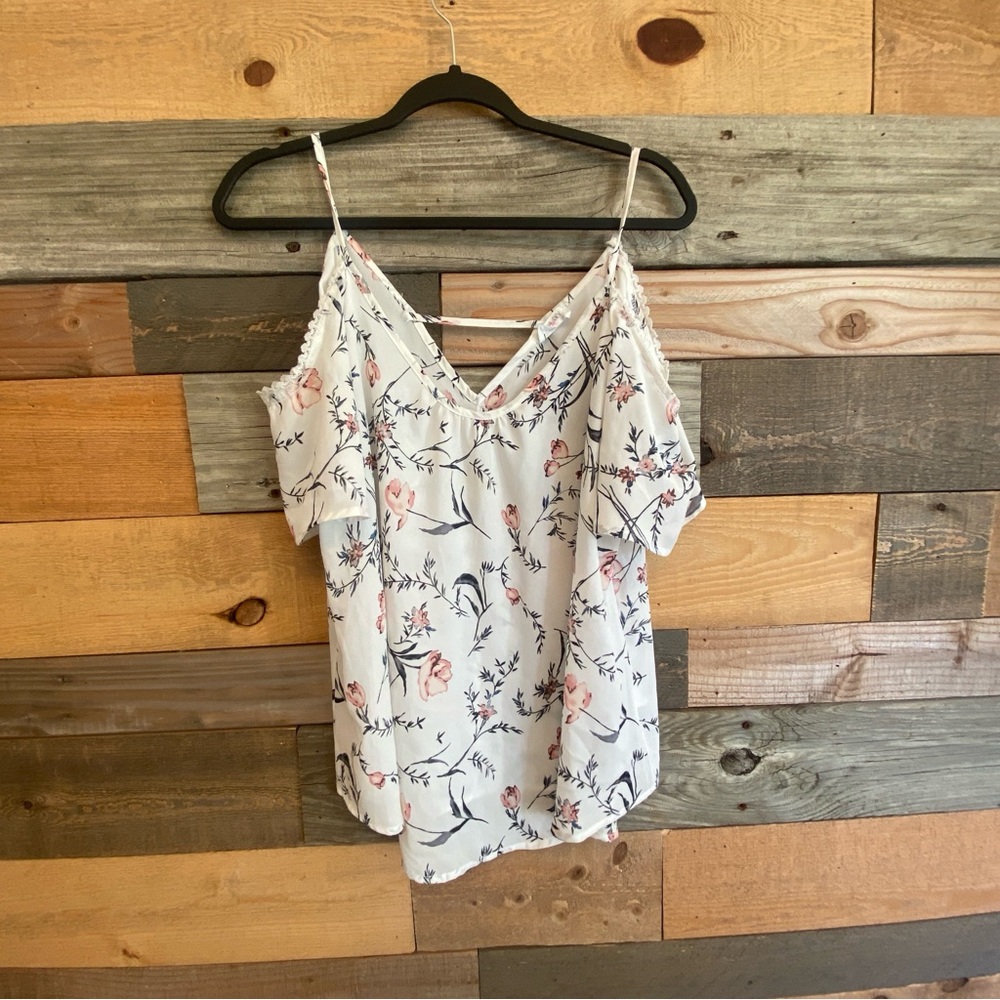 10/$20 Nwot lightweight cold shoulder top